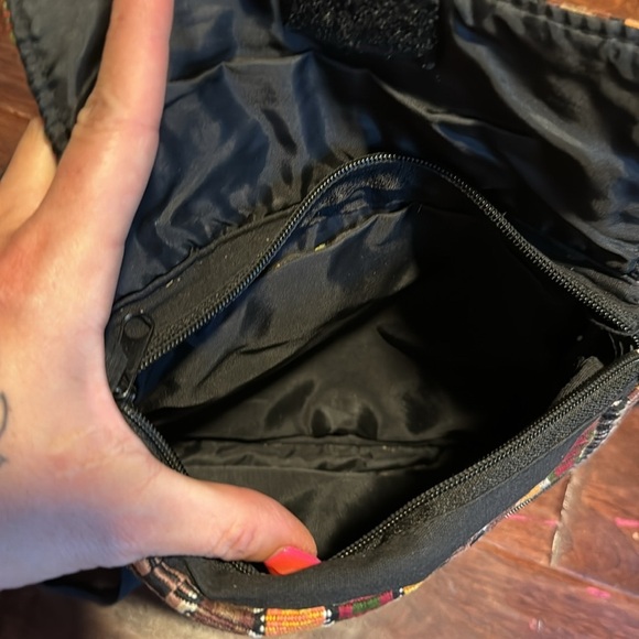 Guatemalan crossbody purse warm colorway adjustable black strap Velcro closure - Picture 6 of 7